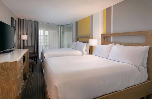 Mission Beach Hotel | Beach Escape! 3 Beautiful Units! Onsite Pool! Minutes to Pacific Beach!