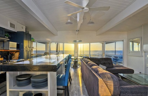 West Newport House | Beach Home, Great Location, Views, Walk to All, Sleeps 8 in beds