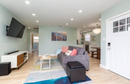 Crown Point House | Beach House In The Heart Of PB