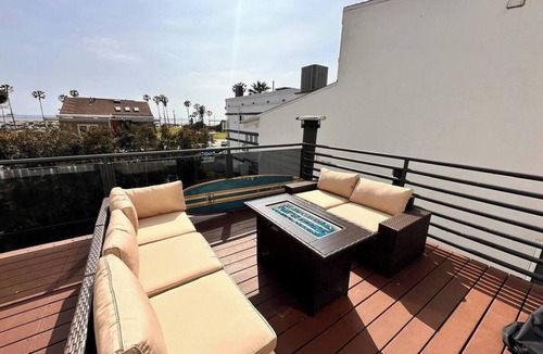 Playa Del Rey Condo | Beach Penthouse Loft with Roof Top Deck!