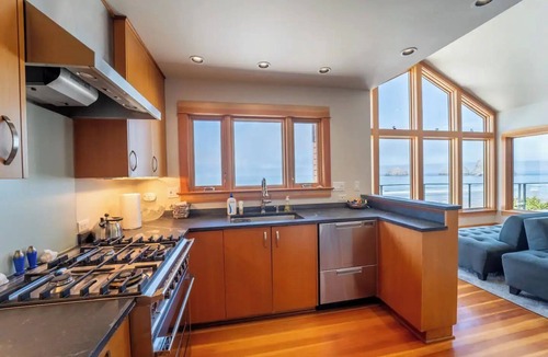 Oceanside House | Beach, Please! Modern Oceanfront Haven