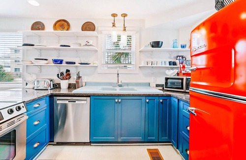 Ocean Cay House | Beach side - Walk to restaurants - Close to downtown