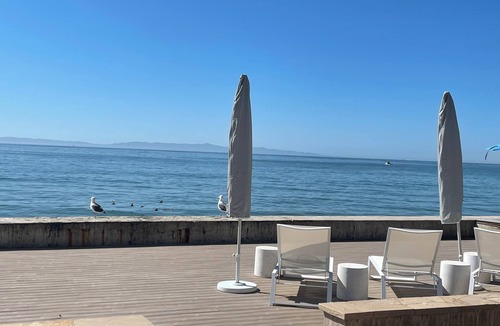 Ventura House | Beachfront 3-bedroom house with hot tub in Faria Beach