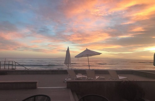 Ventura House | Beachfront 3-bedroom house with hot tub in Faria Beach