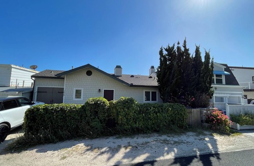 Ventura House | Beachfront 3-bedroom house with hot tub in Faria Beach