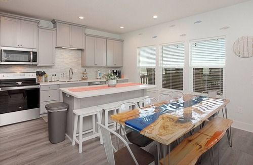 Crystal Beach House | Beachfront | 5BR | Hot Tub + 2 Arcades | Sleeps 20