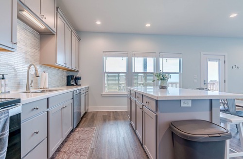 Crystal Beach House | Beachfront | 5BR | Hot Tub + 2 Arcades | Sleeps 20