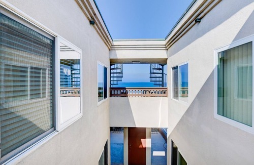 Mission Beach Condo | Beachfront Bliss! Book your 2025 vacation today!
