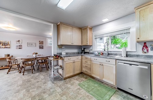 Westhaven-Moonstone House | Beachfront Escape at Moonstone Beach with sunset-view deck, washer/dryer & WiFi