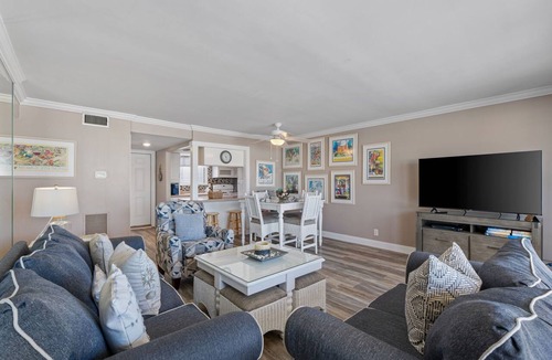 Holiday Isle Condo | Beachside 2BR | Gulf Views & Upper-Level Balcony