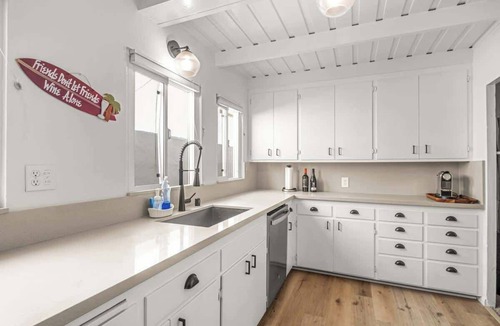 Hermosa Beach House | Beachside Bungalow 5 Minute Walk to Shore