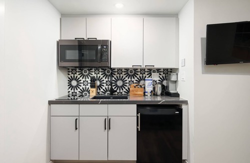 Townsite Condo | Beachside Queen Suite Steps from the Sand (201)