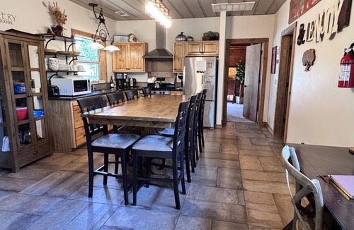 Mariposa Cabin | Bear Creek Cabin w/Hot Tub, Pets on 40 acres!