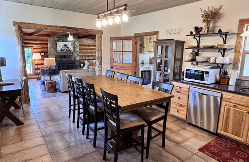 Mariposa Cabin | Bear Creek Cabin w/Hot Tub, Pets on 40 acres!