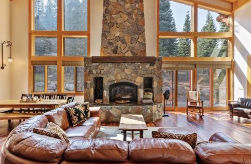 Truckee House | Bear Meadows Lodge - Hot Tub - Tahoe Donner Home