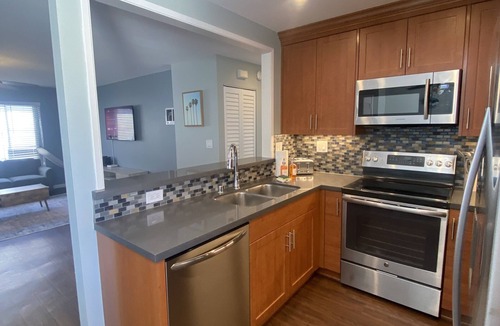 Crown Point Apartment | Beautiful 2 bed 2 bath one block from Mission Bay!