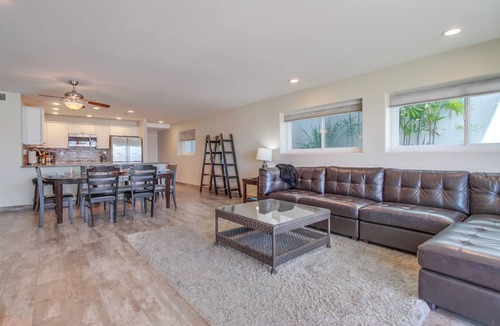 Crown Point House | Beautiful 3 bedroom condo, ground floor, bayfront!