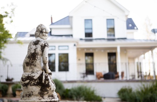 Auburn House | Beautiful 6 bedroom Historic Park Victorian