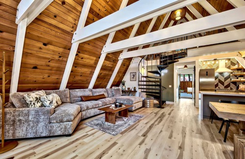Christmas Valley Cabin | Beautiful A-frame home with deck, streaming, and dog friendly - near skiing