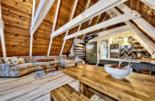 Christmas Valley Cabin | Beautiful A-frame home with deck, streaming, and dog friendly - near skiing