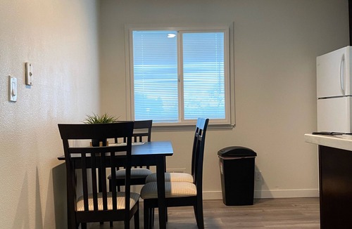 Noddin House | Beautiful and Bright 2/1 Bedroom Bath w/85 MB Wifi & Samsung Smart TV