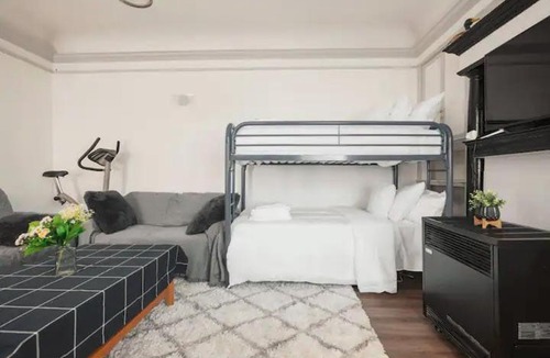 Hoover - Foster House | Beautiful and Workspace and Parking