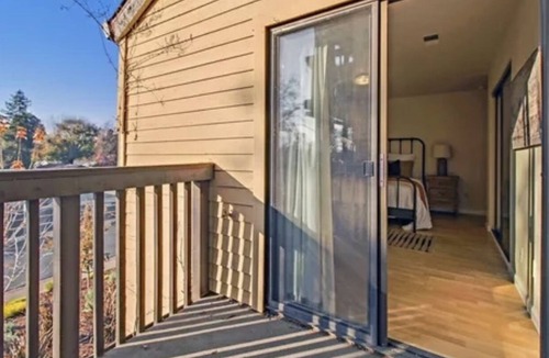 Pleasant Hill Condo | Beautiful condo w/fireplace in the heart of downtown Pleasant Hill