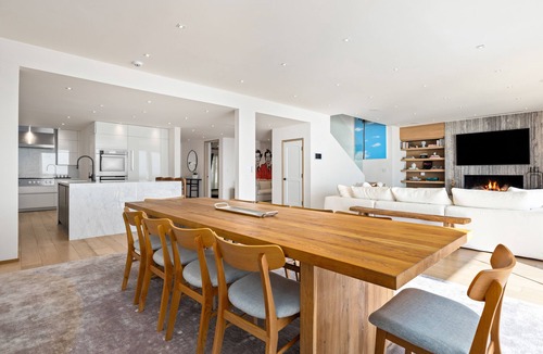 Eastern Malibu Villa | Beautiful, Contemporary Beach House In Malibu