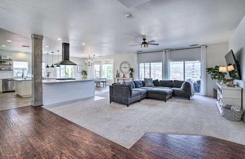 Hemet House | Beautiful Hemet Home Large Patio and Mtn Views!