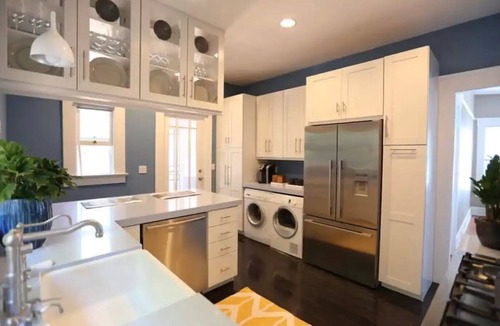 Middletown House | Beautiful historic home and gardens near downtown!