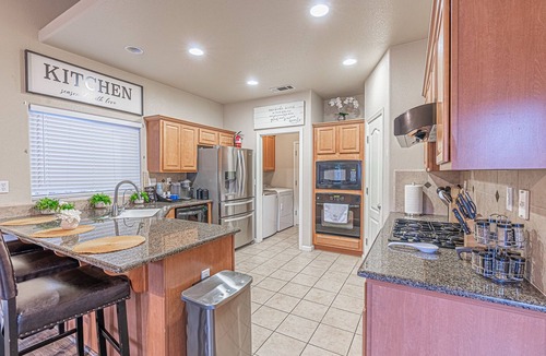 Fresno House | Beautiful home W/Pool Close to National Parks.