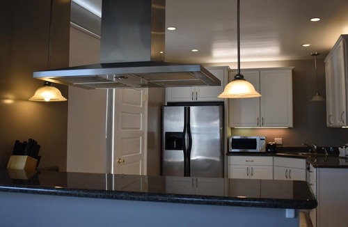 Lake Street Apartment | Beautiful large 2 Bedroom Flat Centrally Located In A Great Neighborhood.