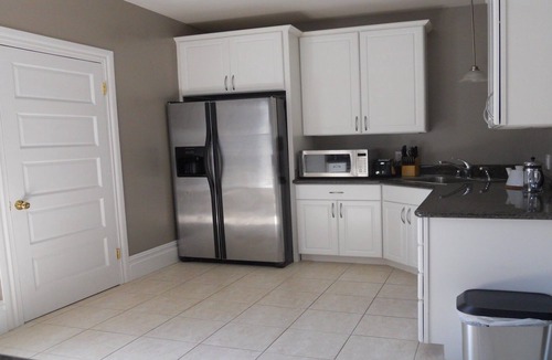 Lake Street Apartment | Beautiful large 2 Bedroom Flat Centrally Located In A Great Neighborhood.