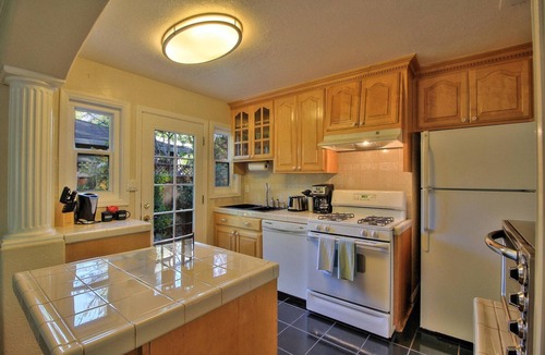 Menlo Park House | Beautiful Menlo Park 2BR near Caltrain, Retail & Cafes, by Blueground