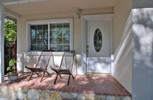 Menlo Park House | Beautiful Menlo Park 2BR near Caltrain, Retail & Cafes, by Blueground