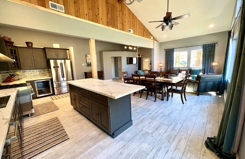 Douglas City House | Beautiful Riverfront Escape - Peaceful & Relaxing Getaway