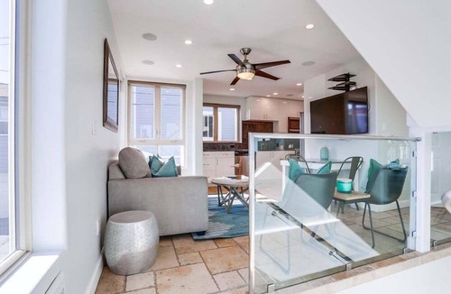 San Diego Apartment | Beautiful Townhome with Rooftop Patio!