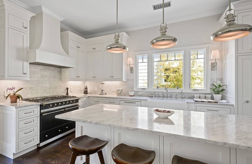 West Alameda House | Beautiful upper level 2b/2b flat in 1885 Queen Anne Cottage in Alameda
