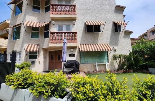 Avalon Villa | Beautiful, Upscale & Unique Tuscan-Style 3 Story With 1 King Bedroom & 2 Baths.