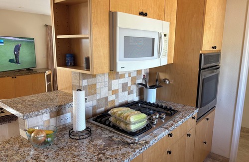 Clairemont House | Beautifully landscaped 3-BR/2BA house. centrally located/beaches,downtown+more