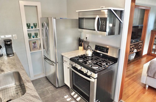 Belmont Heights Apartment | Belmont Boutique Apartment – Chic and Cozy Getaway Under 1 Mile from Beach!