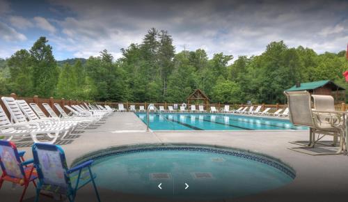 Townsend Ski Chalet | Berg Stuga, Free Attraction Tickets, Game Room, Hot Tub, WIFI!