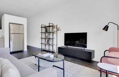 Southwest Berkeley Apartment | Berkeley 1BR w Gym WD Roof nr Highways SFO-1059