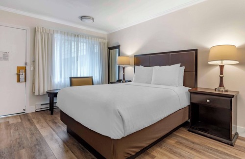 Northwest Carmel Hotel | Best Western Carmel's Town House Lodge