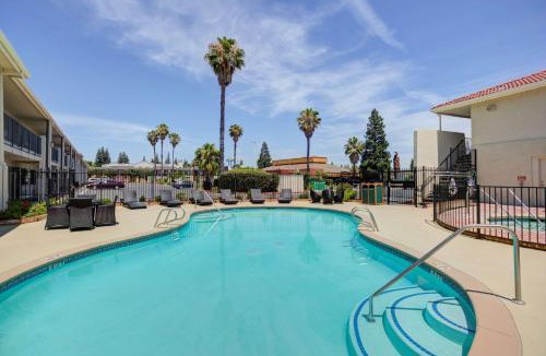 Central Sacramento Hotel | Best Western Sandman Hotel