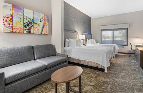 Valencia Hotel | Best Western Valencia/Six Flags Inn & Suites