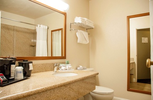 Raisin Hotel | Best Western Village Inn