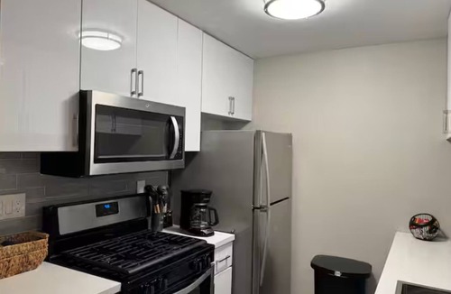 Pico - Robertson Apartment | Beverly Hills Charm. Rodeo+Cedar
