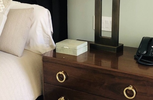 Beverly Glen Apartment | Beverly Hills Luxury Guest Suite with Private Entrance.