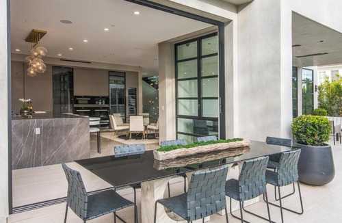 The Flats Villa | Beverly Hills Majestic Modern Mansion